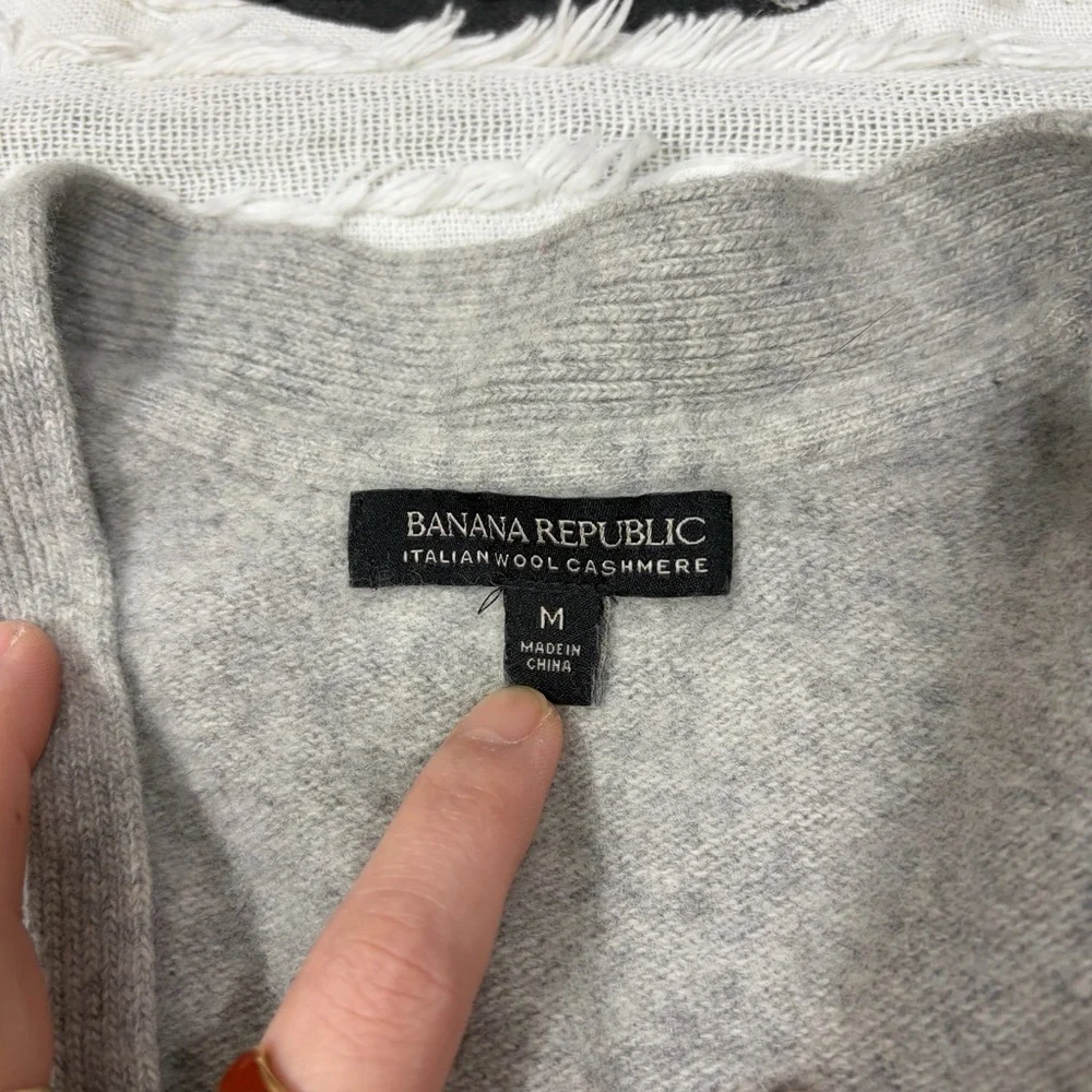 Banana Republic Cardigan Sz M Italian wool/cashmere blend Gray Casual Minimalist - Picture 6 of 10